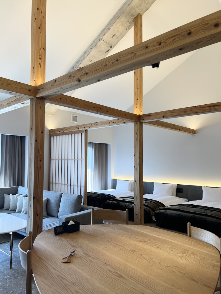 Penthouse Room - Photo 7