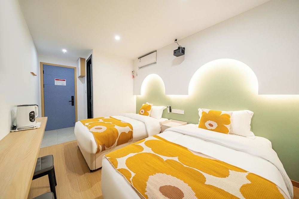 Basic Twin Room