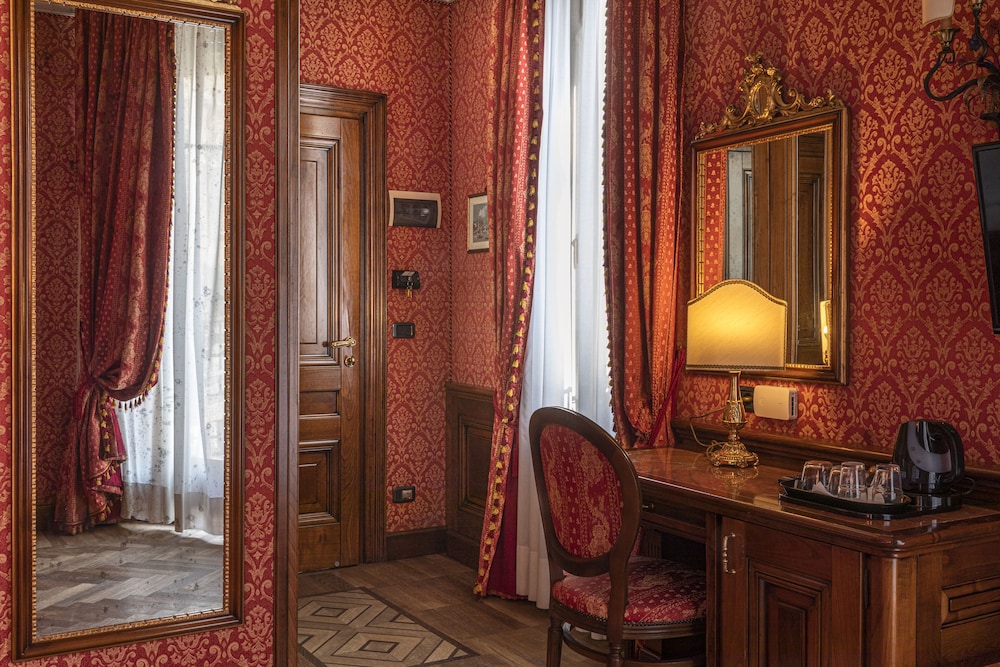 Superior Room, Balcony, Canal View photo 3