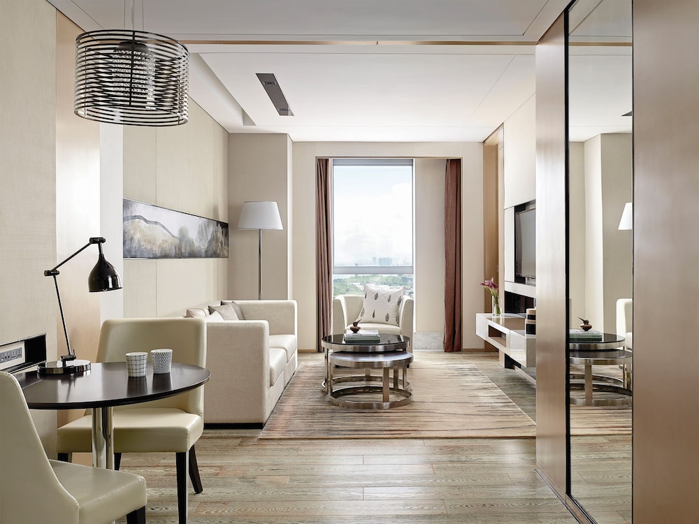 Club One-Bedroom Suite