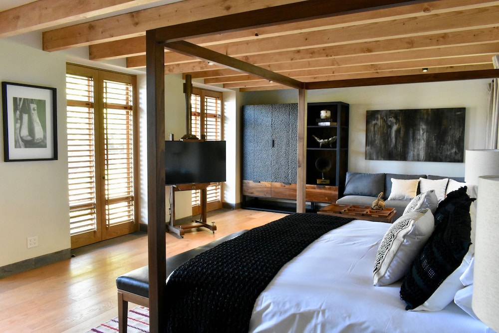 Suite 5 photo 3