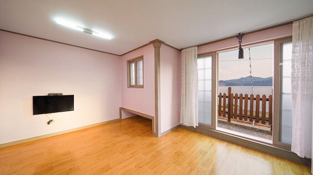 Room (Room 202) photo 3