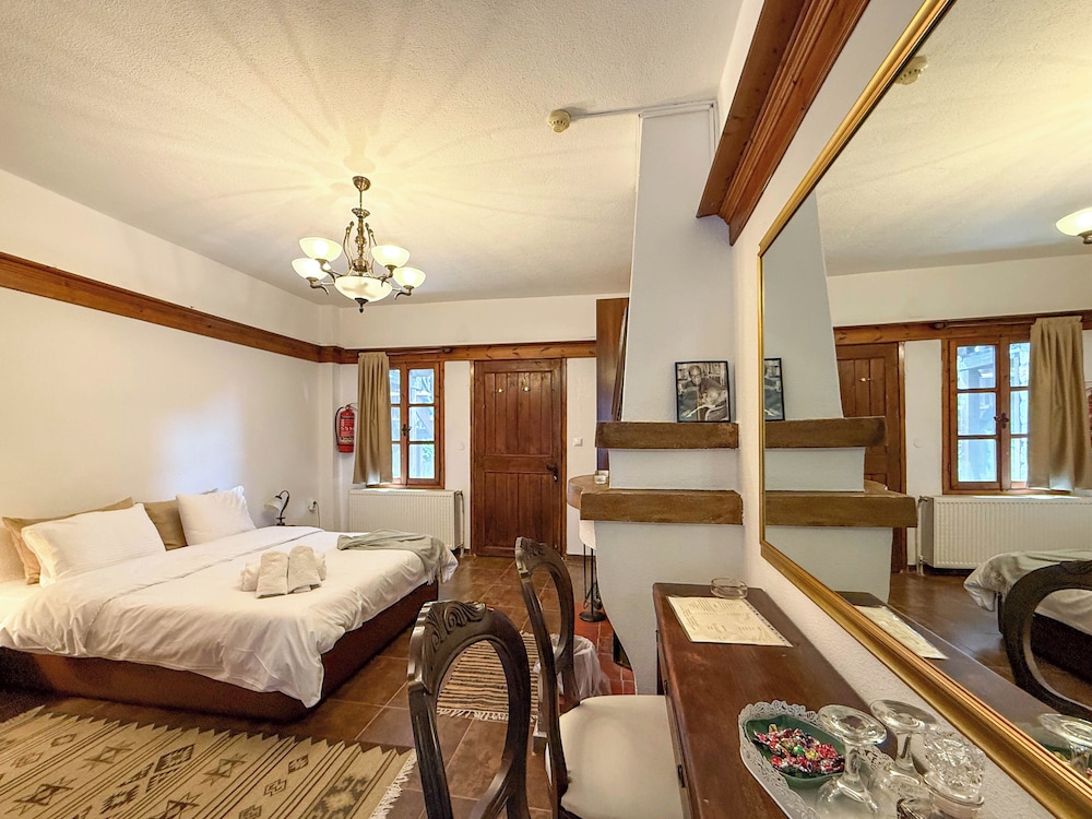 Standard Quadruple Room, Partial Sea View photo 3