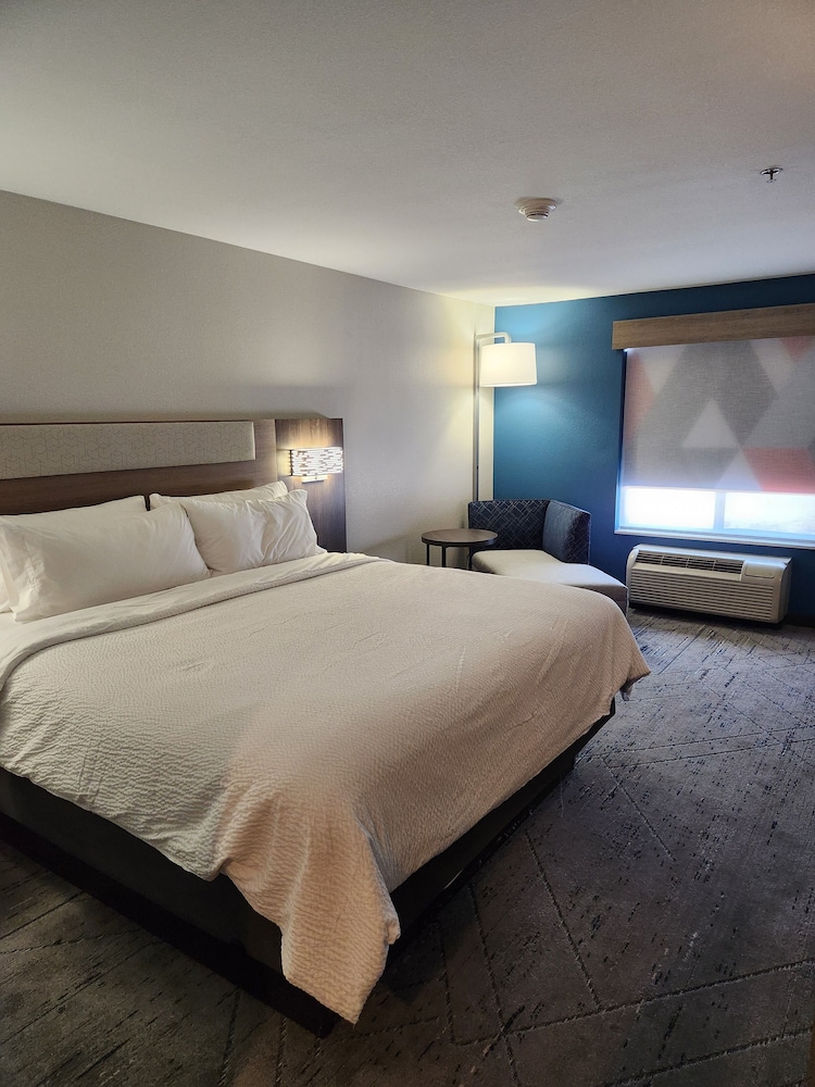 Standard Room, 1 King Bed - Photo 4