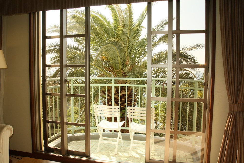 Twin Room, Partial Ocean View (2nd Floor) photo 2