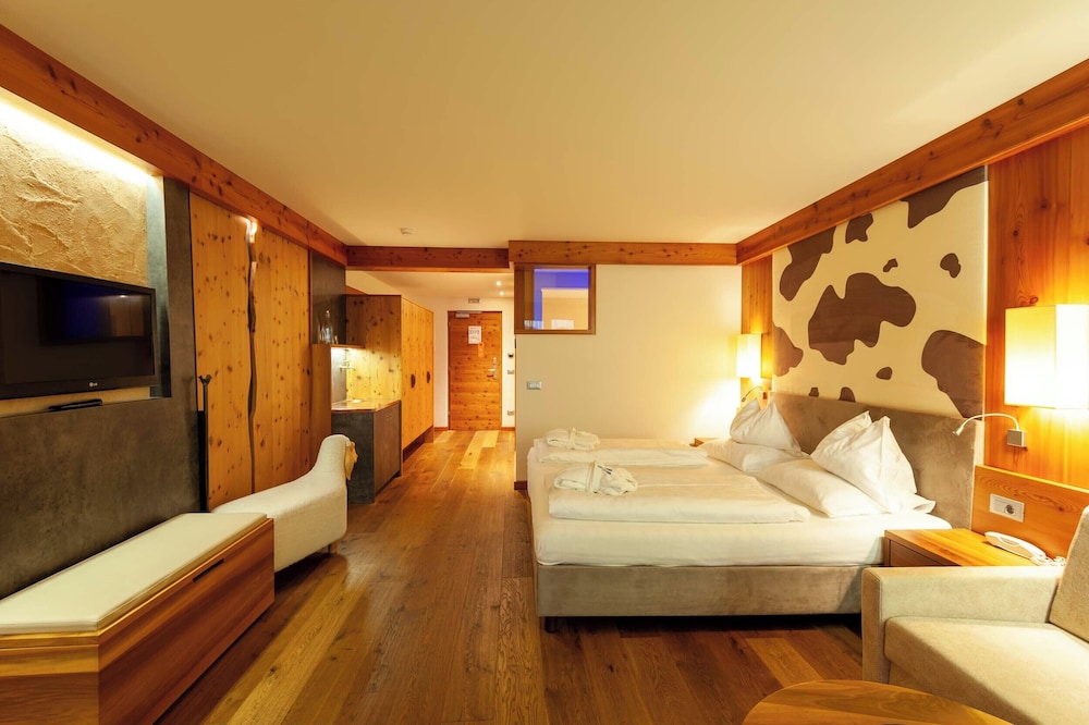 Larch room with terrace