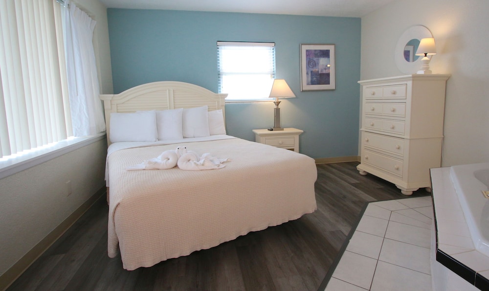 Room, 1 Queen Bed with Sofa bed, Jetted Tub, Pool View photo 1