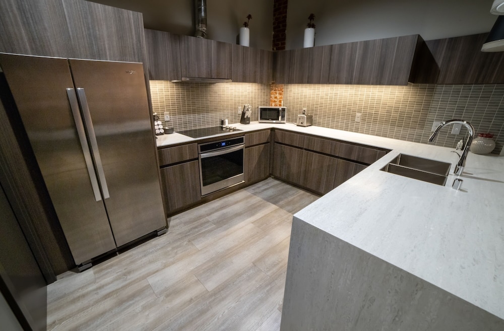 Montvale Deluxe Suite - Photo 12