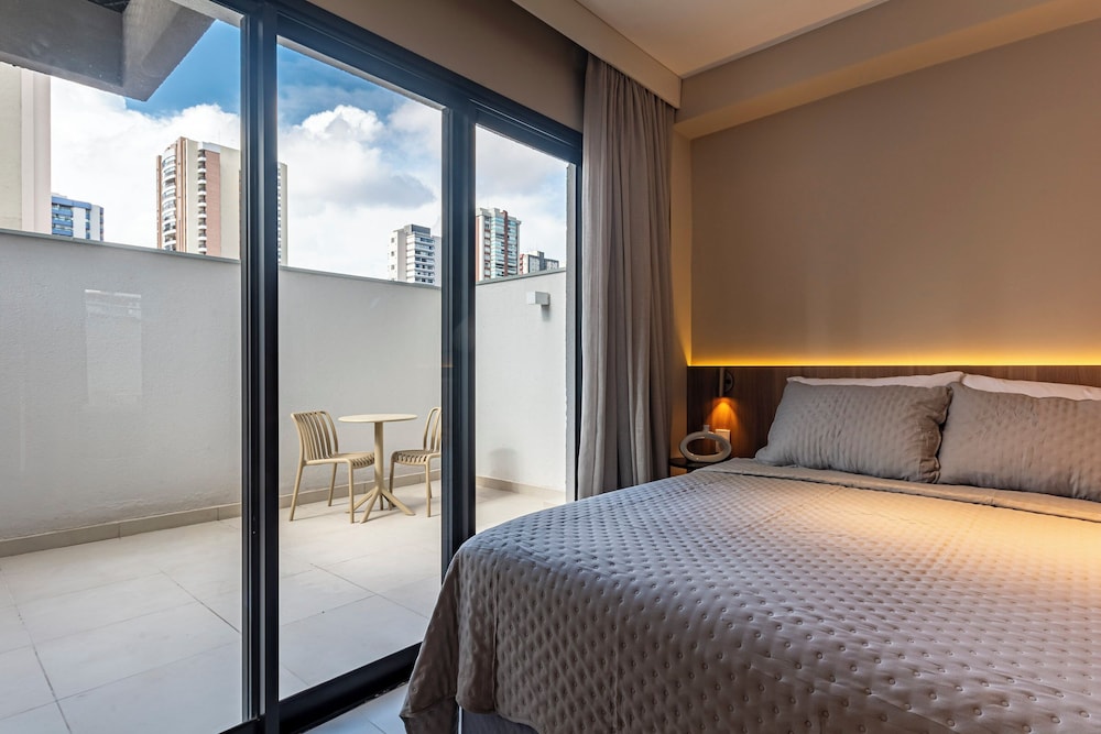 Superior Studio, City View