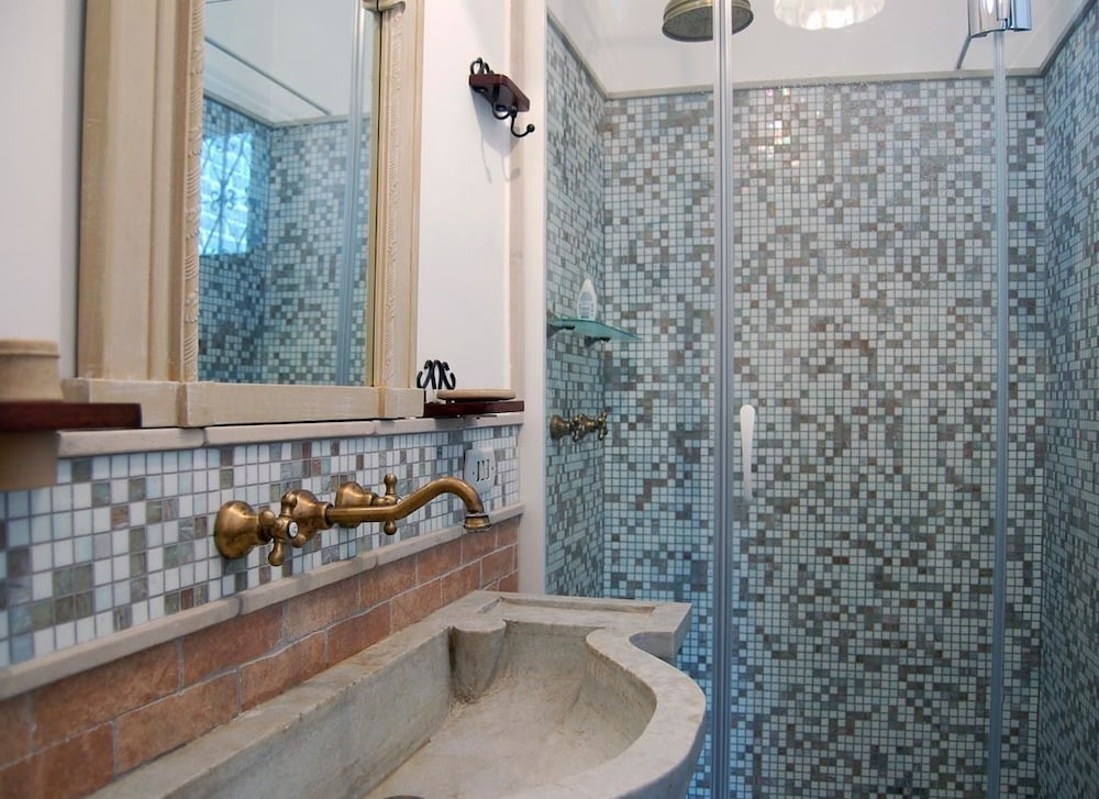 Quadruple Room, Ensuite photo 3