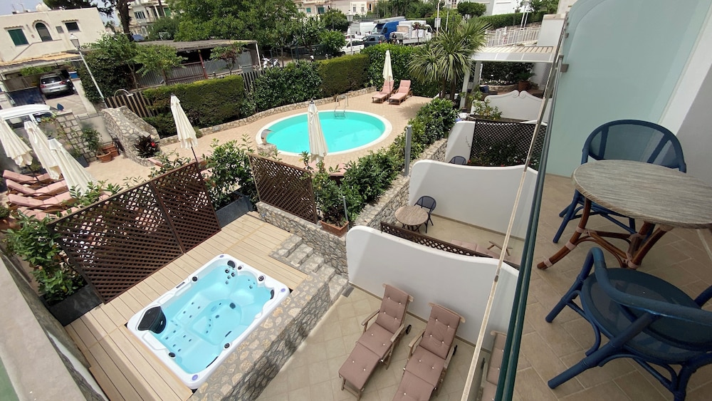 Junior Suite, Pool View - Photo 8