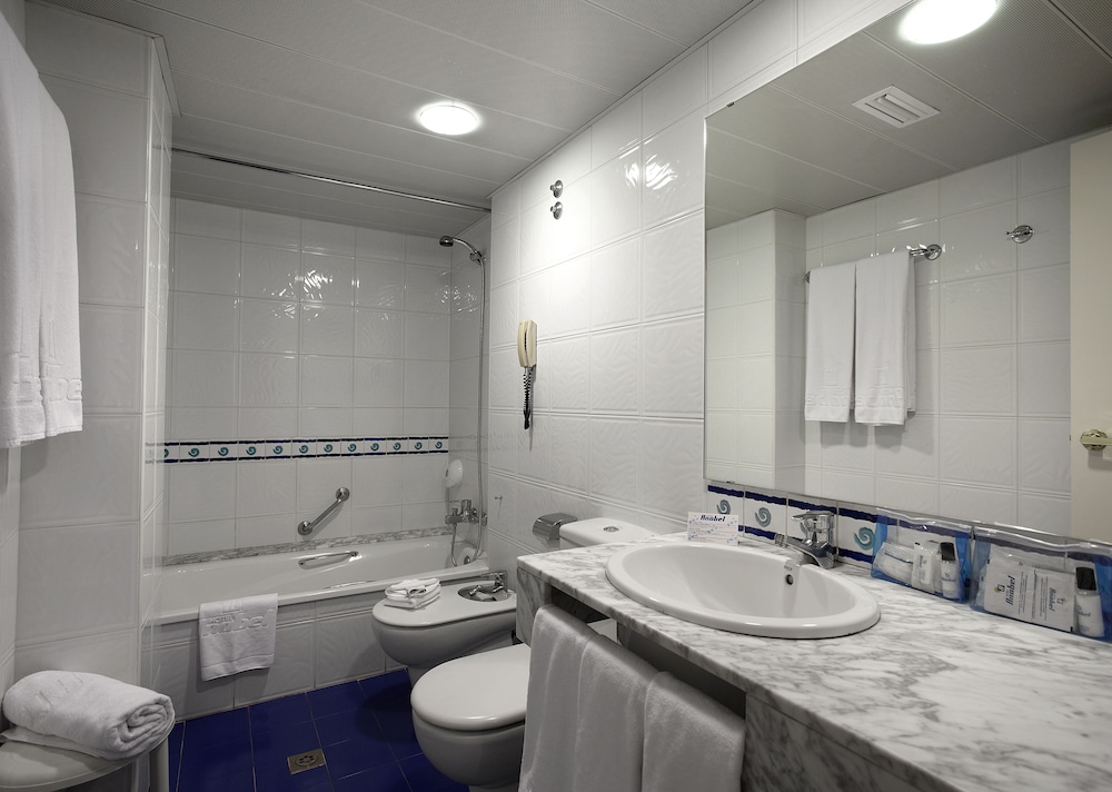 Standard Triple Room, City View - Photo 13