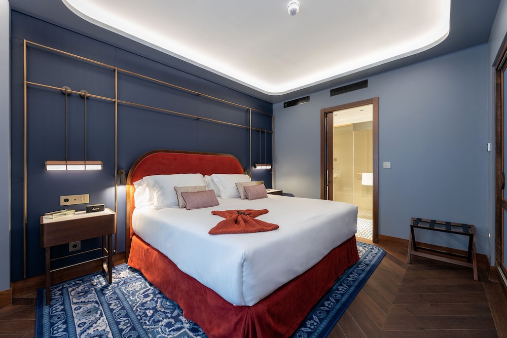 Suite - Photo 5
