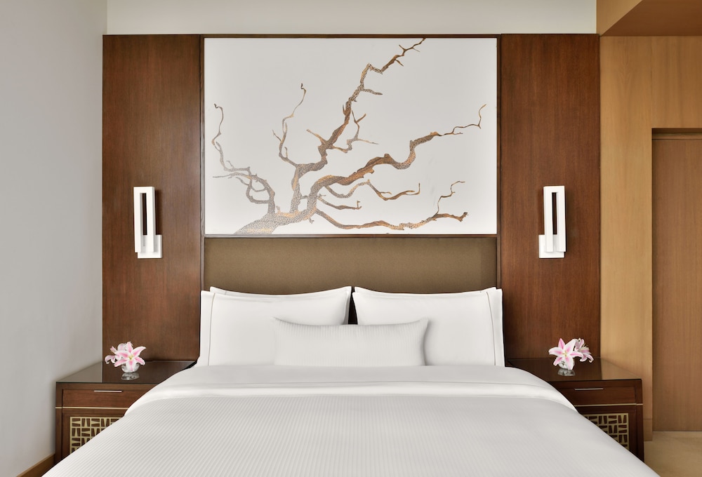 Room, 1 King Bed, Lake View