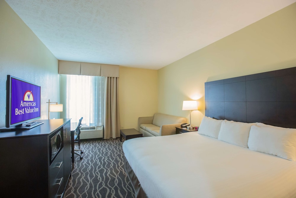 Suite, 1 King Bed, Non Smoking (Executive Suite)