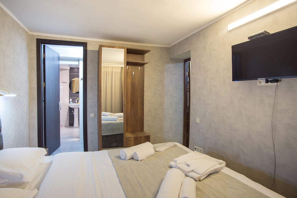 Basic Double Room photo 2