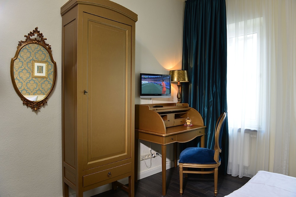 Basic Double or Twin Room - Photo 3