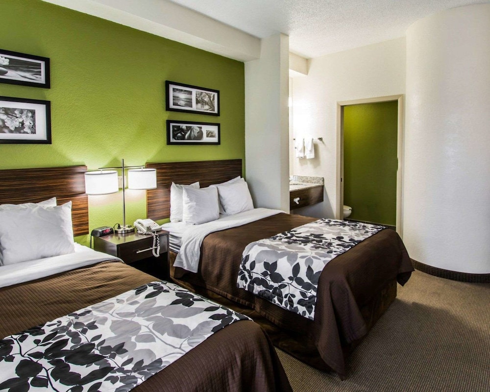 Double Room, 2 Double Beds, Accessible, Non Smoking - Photo 5