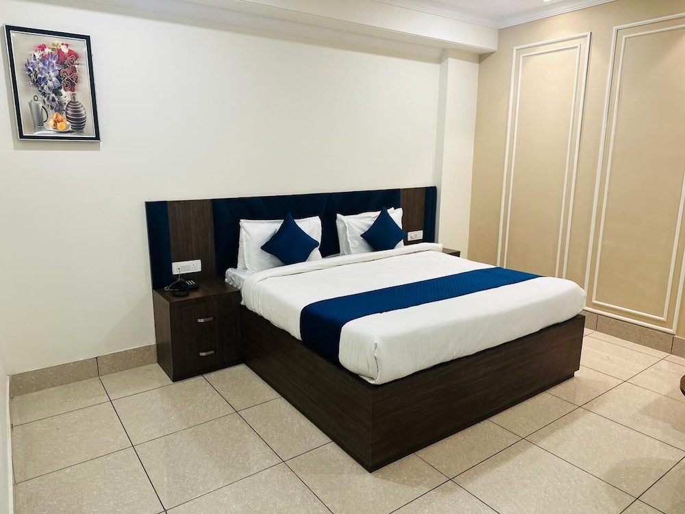 Deluxe Room - Photo 9