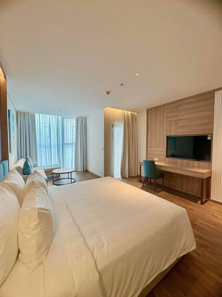 Luxury Apartment, 1 Bedroom, Balcony, City View