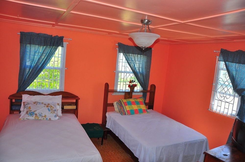 Standard Room, 2 Double Beds, Mountain View photo 3