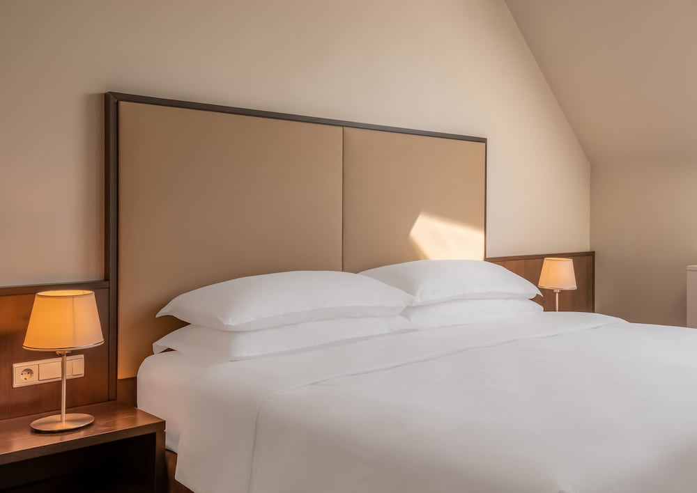 Suite, 1 Bedroom - Photo 2