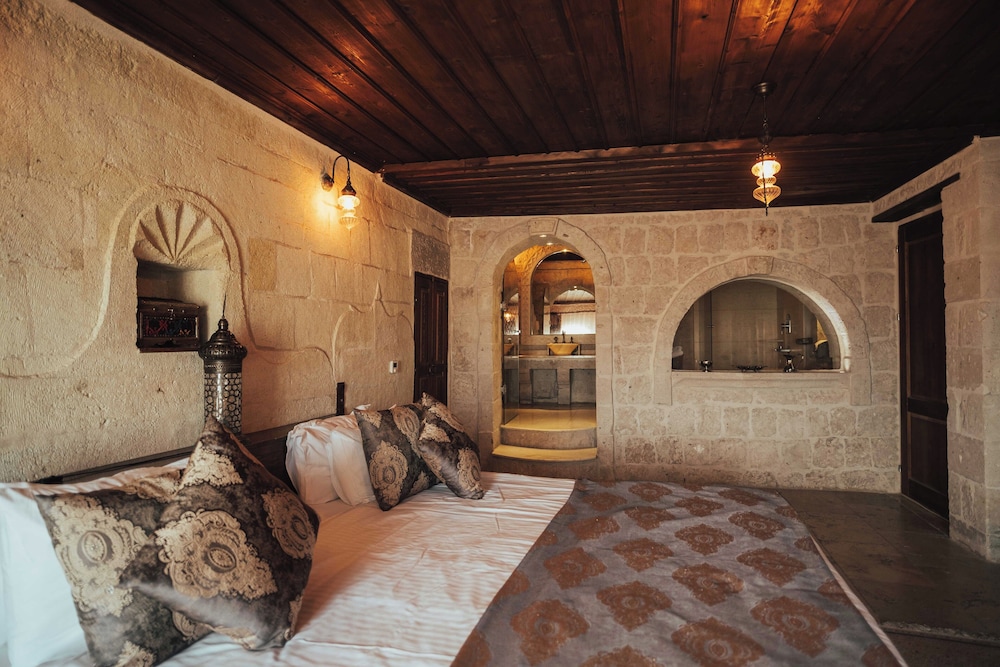 Deluxe Stone Suite with Stone - Photo 30