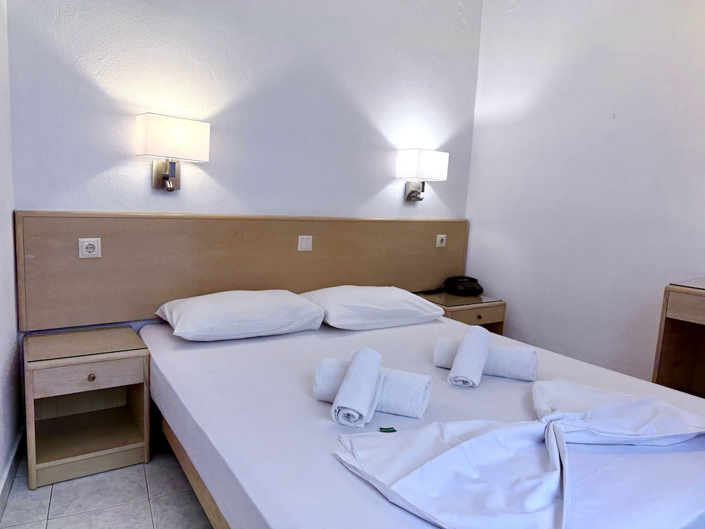 Internal Double Room with Window (no view) - Photo 9