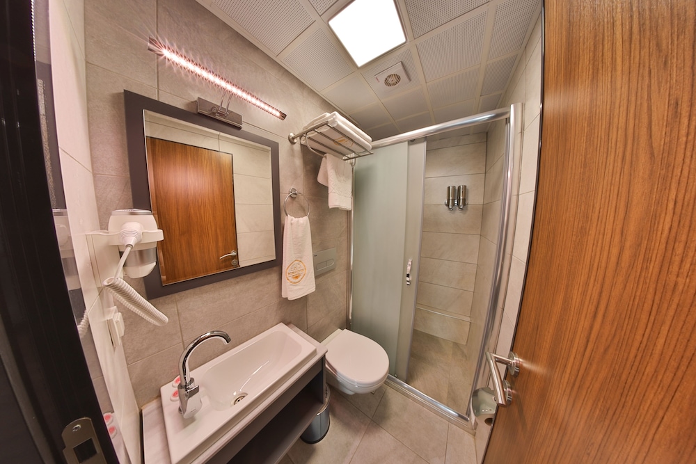 Standard Double or Twin Room - Photo 6
