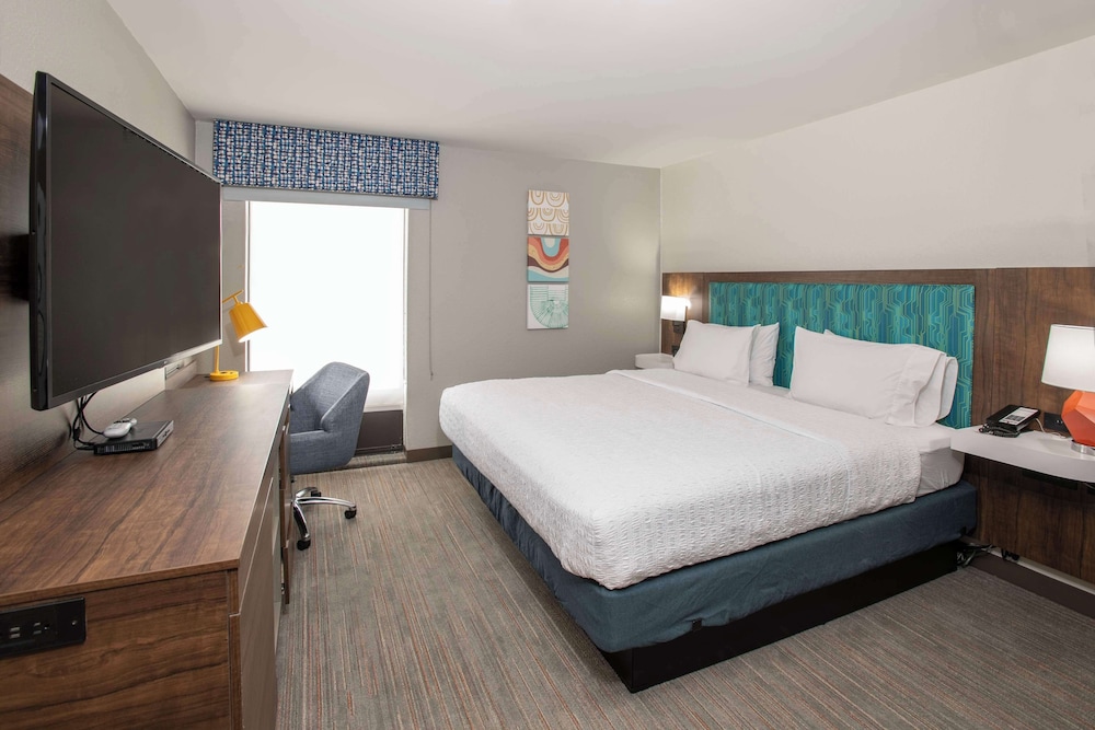 Suite, 1 King Bed, Kitchenette - Photo 4