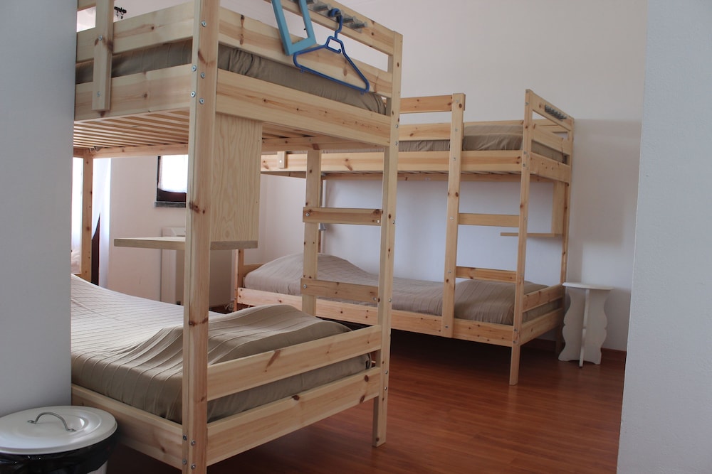Shared Dormitory, Mixed Dorm, Shared Bathroom, Sea View (Atlantic Ocean 6 Beds)