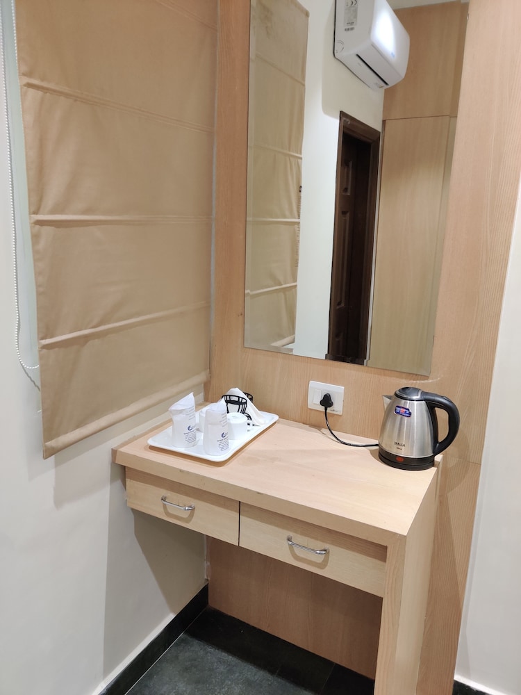 Deluxe Room - Photo 5