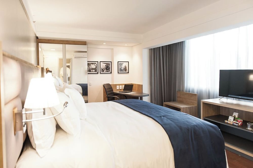 Premium Room, 1 King Bed photo 1