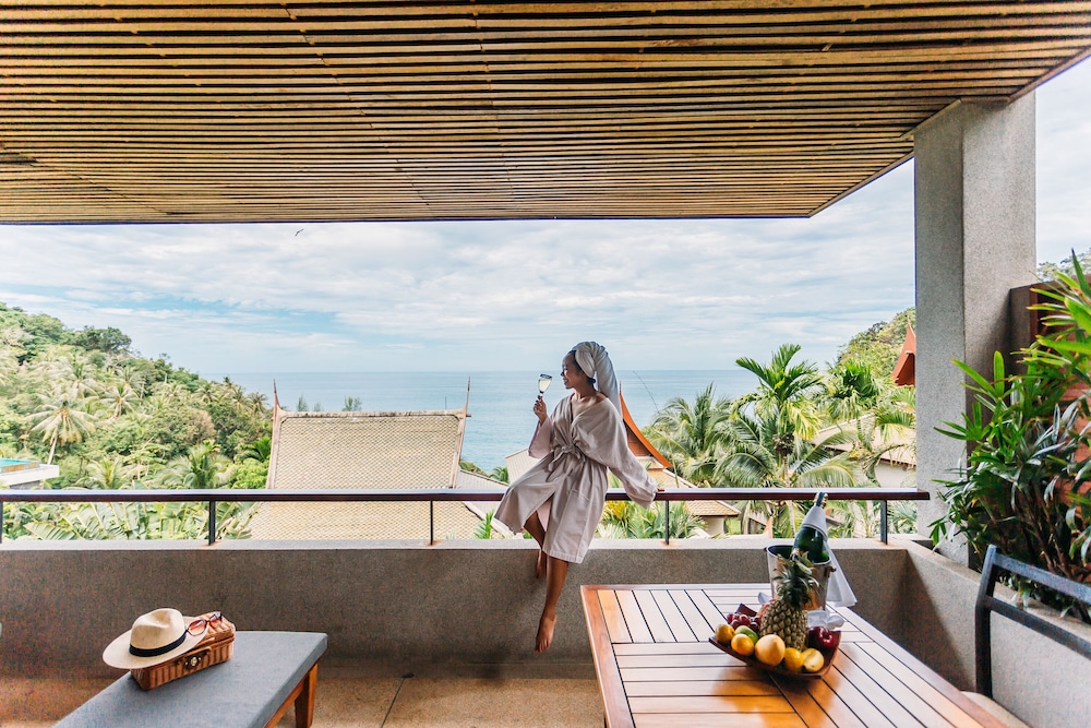 Grand Thai with Natural Ocean View & Spa Bath - Photo 3