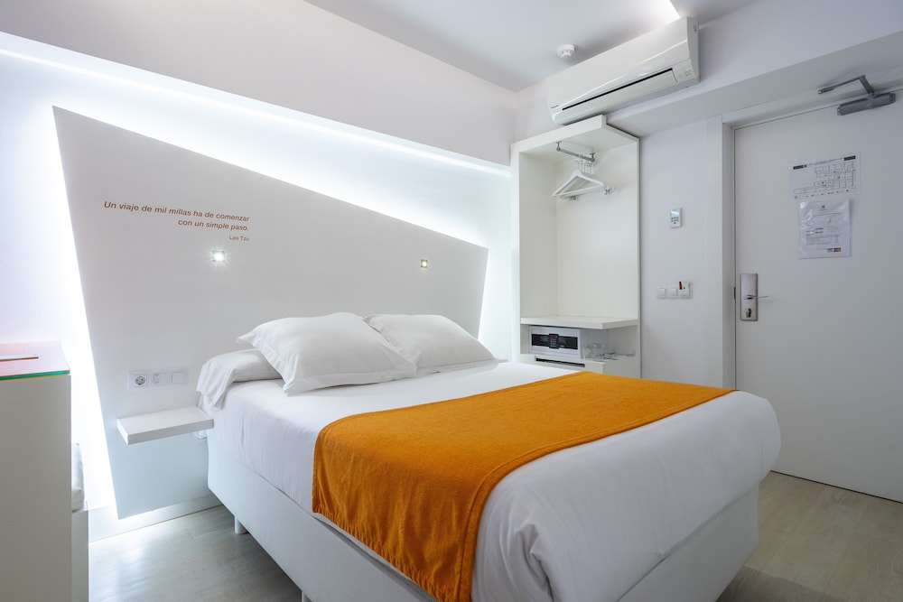 Basic Double Room (sin vistas con cama matrimonio) photo 3