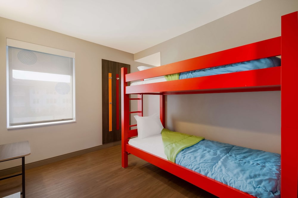 Room, Multiple Beds - Photo 7