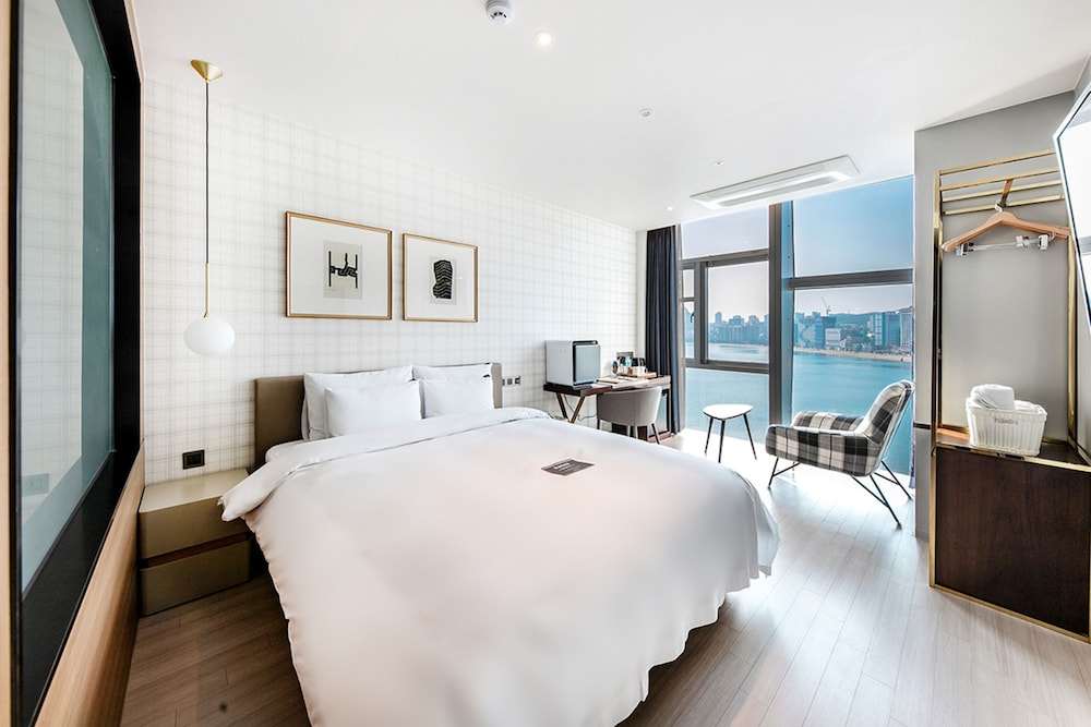 Suite Room -Breakfast Included,Unlimted Starbucks Coffee Bean,OTT Available,15PM CI / 13PM CO - Photo 1