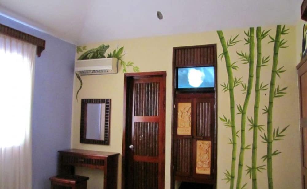Basic Double Room, 2 Double Beds, Non Smoking - Photo 5