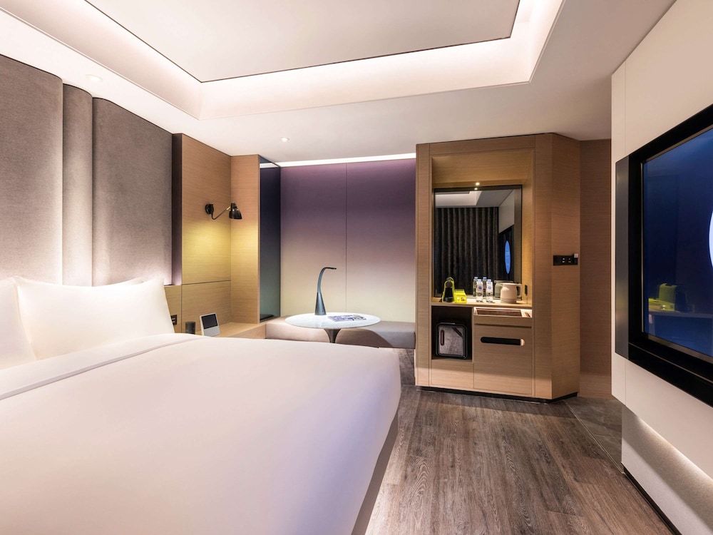 Standard Room, 1 King Bed