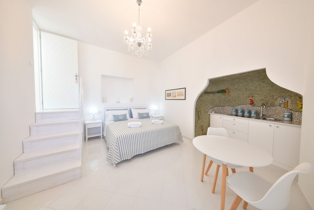 Deluxe Studio Suite, Kitchenette