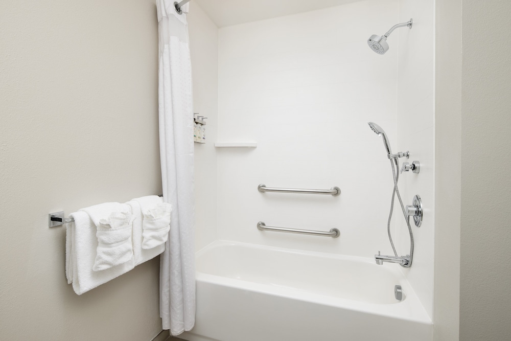 Suite, 2 Queen Beds, Accessible (Comm & Mobil, Accessible Tub) - Photo 5