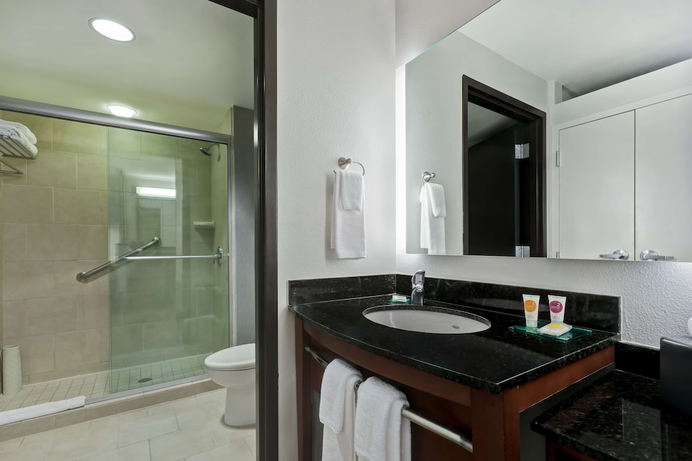 Room, 1 King Bed (High Floor) thumbnail 6