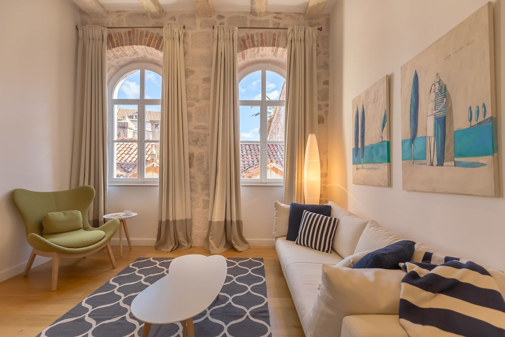 Gallery Apartment (1 Bedroom)