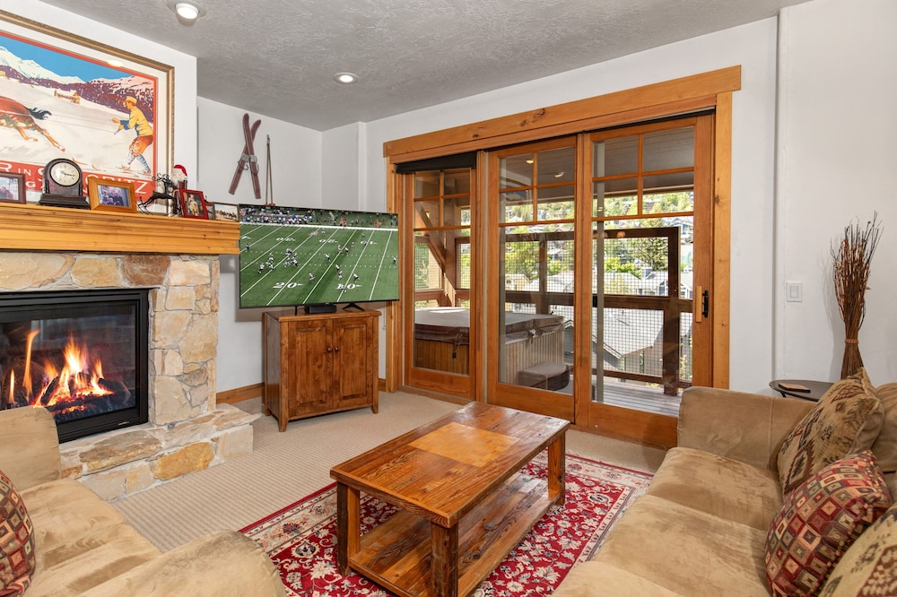 Condo, 3 Bedrooms