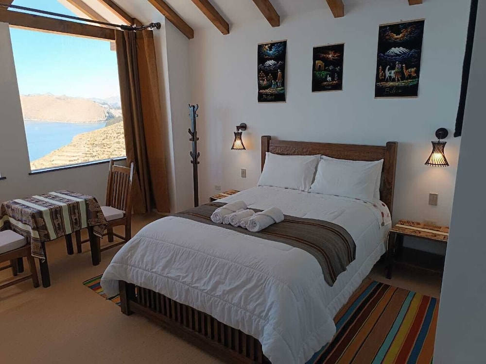Deluxe Room, 1 Queen Bed photo 1