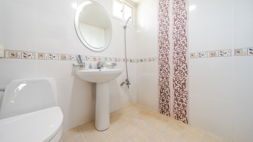 Basic Room, 2 Bedrooms (Room 102 Guesthouse(Ocean View/BBQ)) photo 3