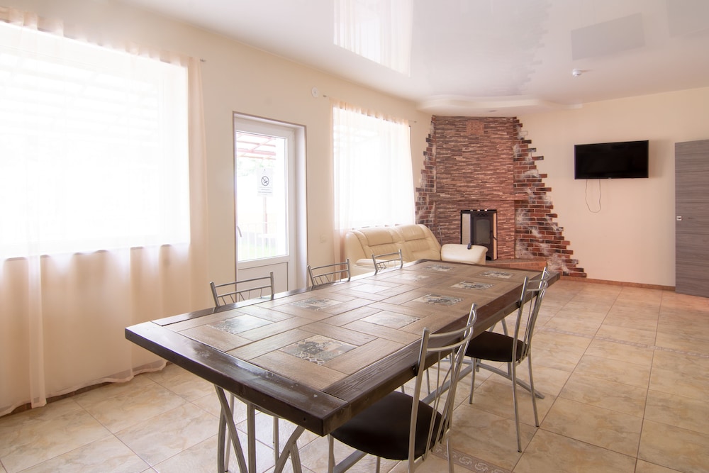 Business Townhome photo 3