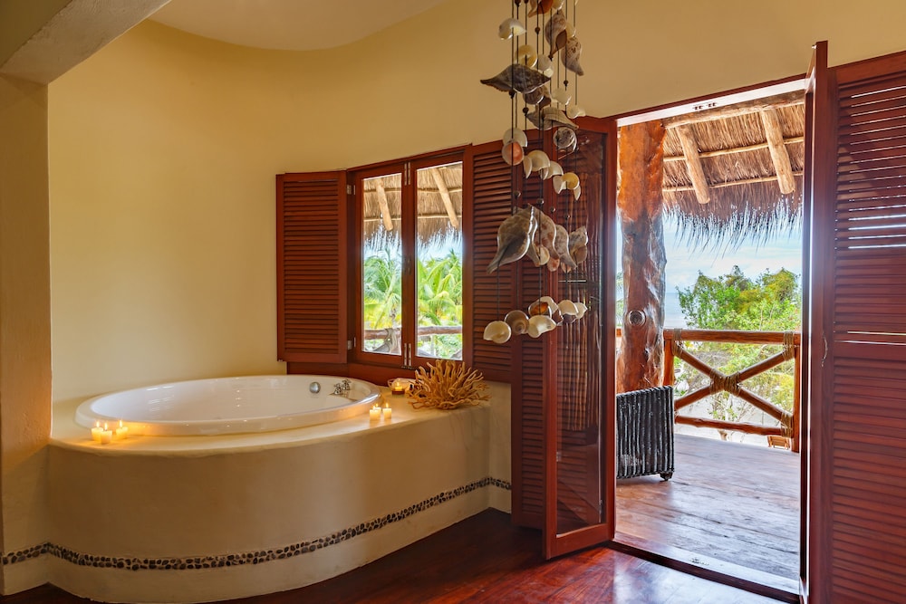 Superior Suite, Jetted Tub - Photo 10