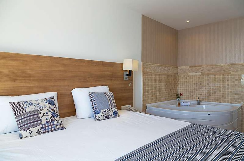 Family Room, Jetted Tub, Sea View