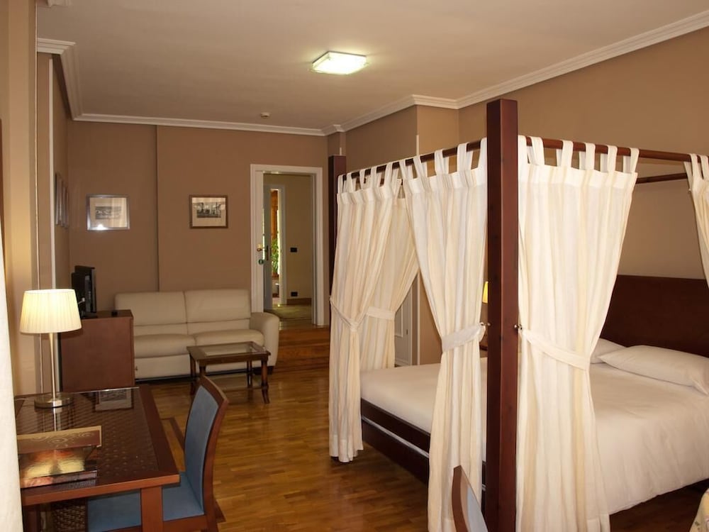 Superior Double Room, Ensuite - Photo 3